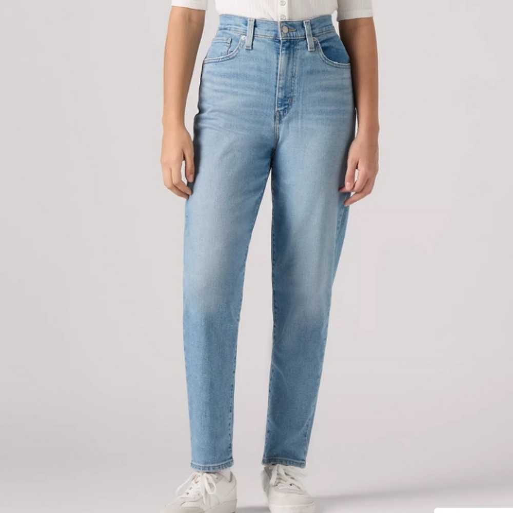 Levis High Waisted Mom Jeans In Light Wash